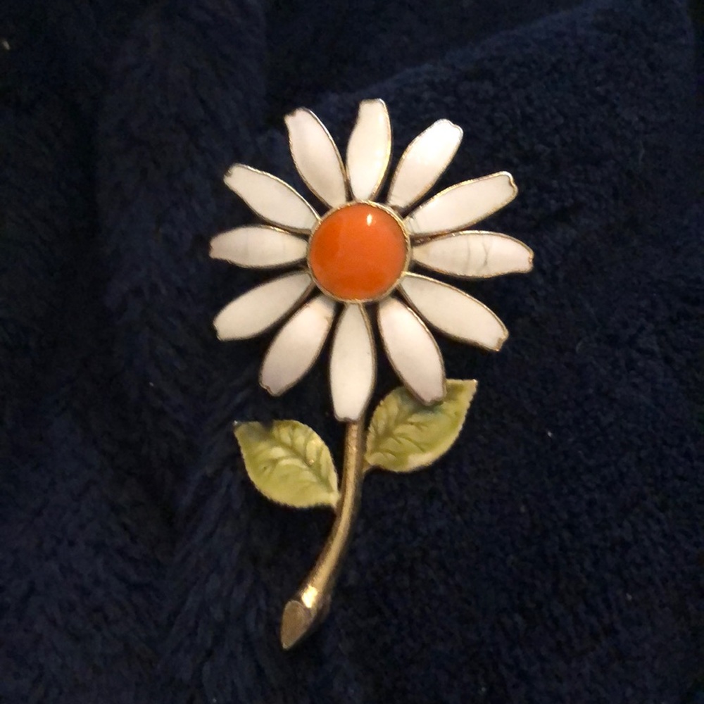 Vintage Enameled Daisy Brooch